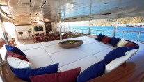 MONTIGNE -  Aft Deck Seating